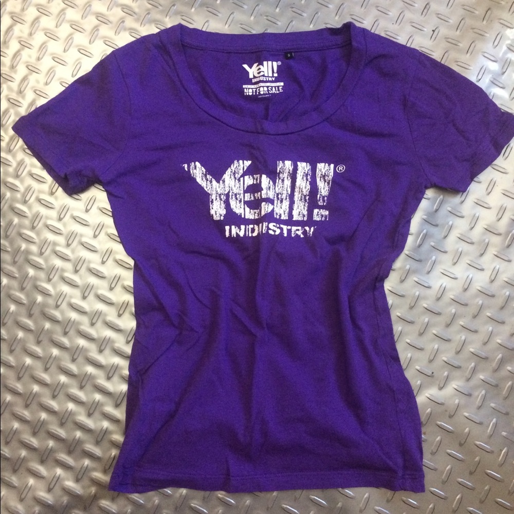 Yell Industry Tee